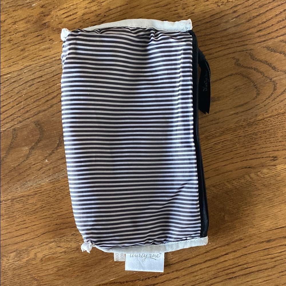 Thirty-one Black and White Floral Pouch - Picture 6 of 6